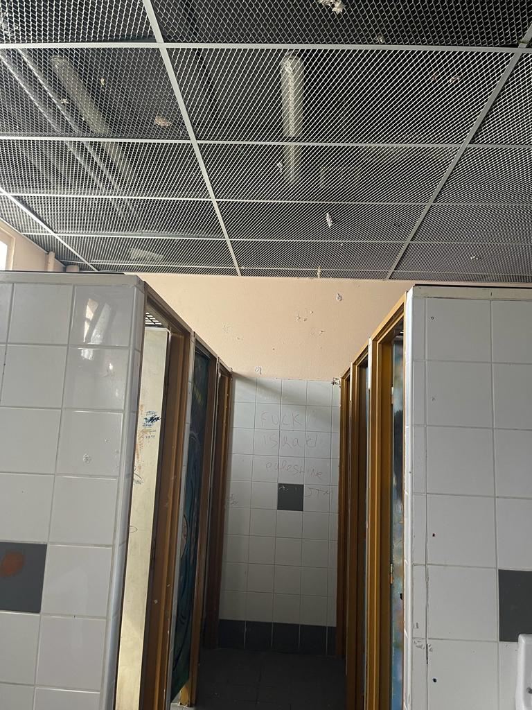 Sanitaires existants avant travaux